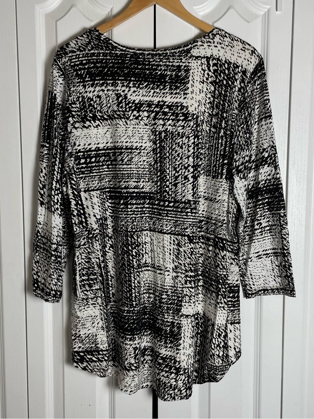 JM Collection Printed Top Women’s XL Abstract Shirttail Hem Liquid Knit Drapey - Picture 5 of 12